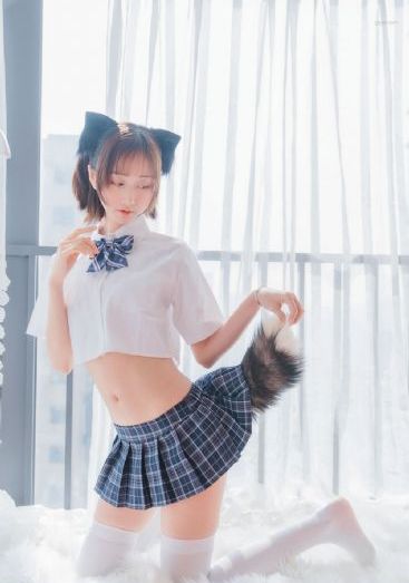 张大嘴巴吃东西的图片_超清免费观看超清